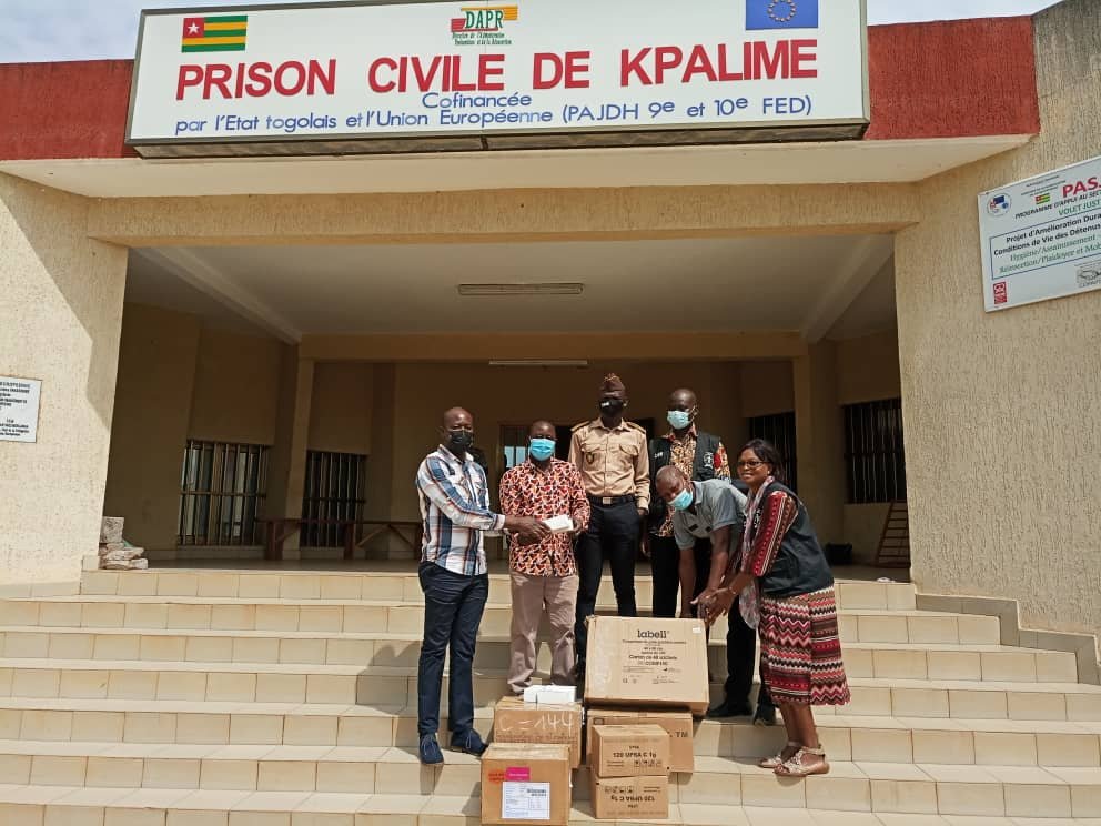 fuente de vida, prisiones